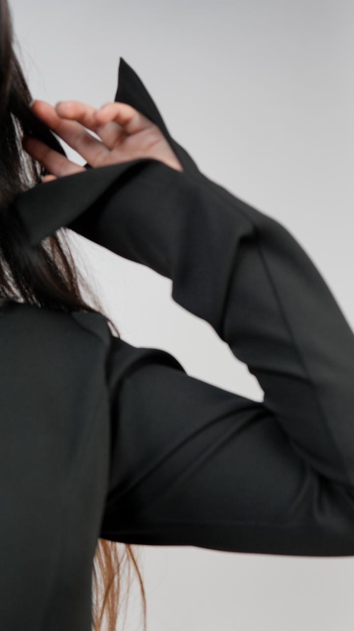 Robe noire évasée